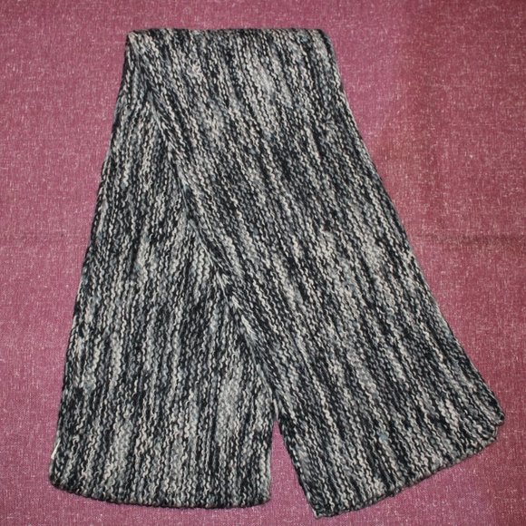 💥 Handmade Nepali Merino Wool B&Wl Marbled Scarf - Picture 1 of 6